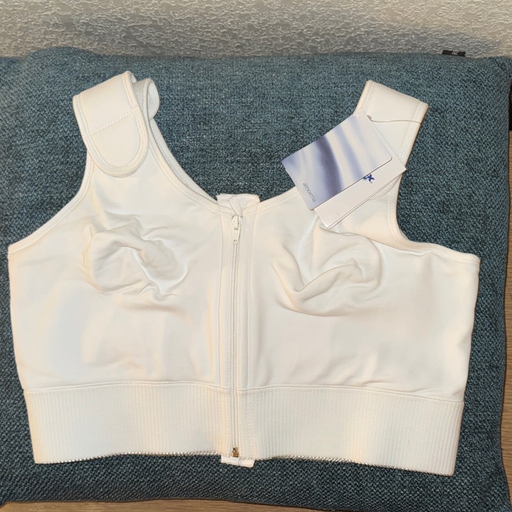 Amoena compression zip front post op bra Patricia